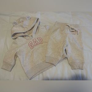 Gap Sweat suit for baby girl